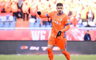 山東泰山4-0奪冠，力壓滬雙雄。伊萬換人決策引質(zhì)疑。