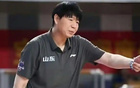 兩連勝，山東男籃晉級(jí)，邱彪被打臉，本土化策略反噬。