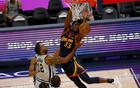 他，24歲天才，NBA十年最失敗。無球可打。