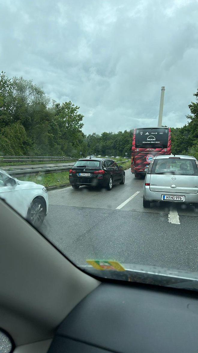 比賽近，拜仁大巴堵路，能否及時趕到？