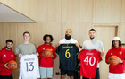 NBA球員祖巴茨等造訪卡靈頓，獲贈(zèng)曼聯(lián)球衣！