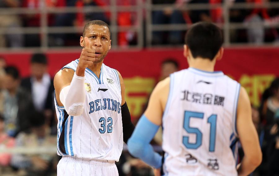 中新社青島3月22日電 (記者 胡耀杰)2021年CBA全明星周末21日晚在青島落下帷幕，南區(qū)隊(duì)以123比109戰(zhàn)勝北區(qū)隊(duì)，浙江隊(duì)吳前憑借出色發(fā)揮獲得最有價(jià)值球員(MVP)。